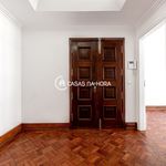 Rent 4 bedroom apartment of 170 m² in Lisboa