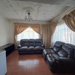 Rent 3 bedroom house of 372 m² in Polokwane