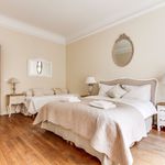Rent 4 bedroom apartment of 300 m² in Paris