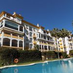 Rent 2 bedroom apartment of 97 m² in Marbella