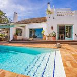 Rent 3 bedroom house of 450 m² in Marbella