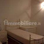 Affitto 5 camera appartamento di 90 m² in Pisa