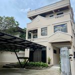Rent 5 bedroom house of 450 m² in Khlong Tan