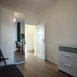 Pronajměte si pokoj o rozloze 270 m² v Praha