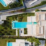 Rent 6 bedroom house of 921 m² in Marbella