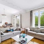 Appartement de 135 m² avec 2 chambre(s) en location à Paris