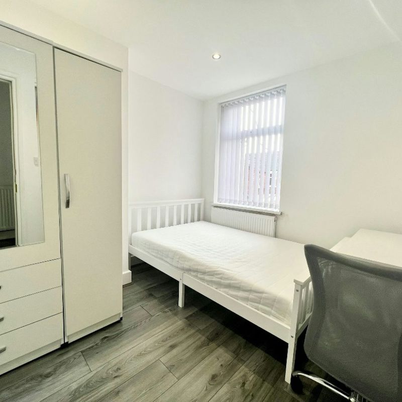 4 Bedroom Property For Rent in Stoke-On-Trent - £347 PCM Shelton