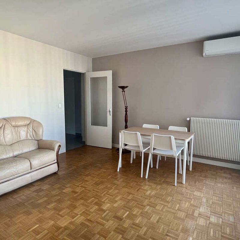 Location appartement 3 pièces 60 m² Bron (69500)