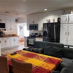 Rent 4 bedroom apartment of 195 m² in Glendale