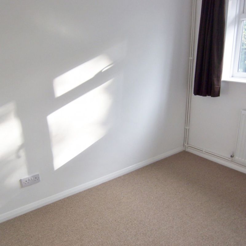 2  Bed  Property For  Rent Bookham