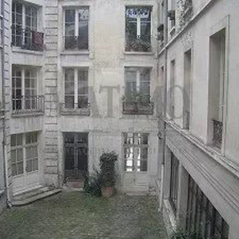 Appartement Paris 3ème 2 600 € / Mois