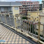 Affitto 4 camera appartamento di 100 m² in Napoli