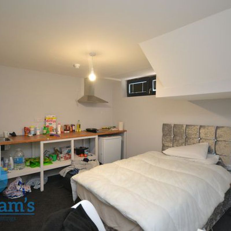 Flat to rent in Russell Road, Nottingham NG7 Forest Fields