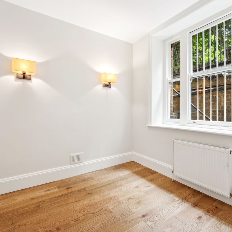 4 bedroom property to let in Burton Court, Franklin's Row SW3 - £1,380 pw Belgravia