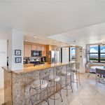 Rent 2 bedroom apartment of 1005 m² in Miami Beach
