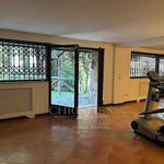 Rent 5 bedroom house of 360 m² in Roma