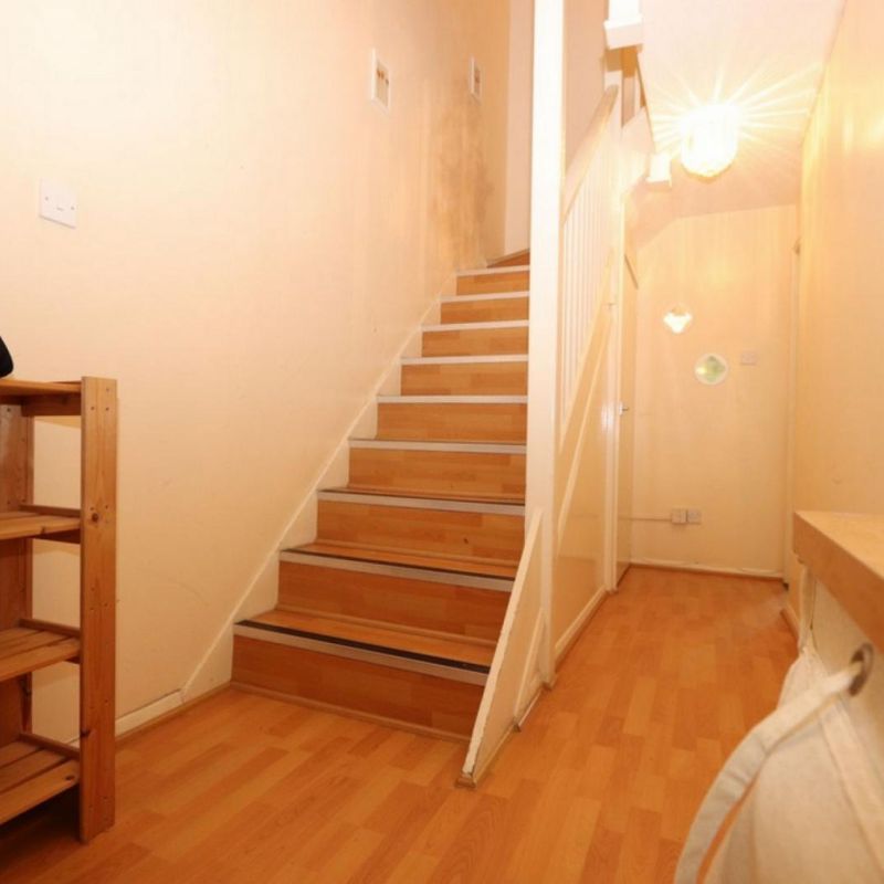 Comfy double bedroom in the Isle of Dogs Millwall