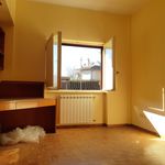 Rent 3 bedroom house of 350 m² in Roma