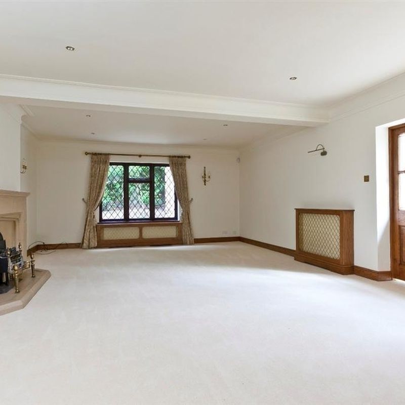 6 bedroom property to let in Brooks Close, St George's Hill, KT13 - £8,100 pcm Brooklands