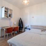 Rent a room of 305 m² in Milan