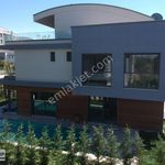 İzmir konumunda 5 yatak odalı 300 m² ev