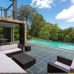 Rent 7 bedroom house of 1053 m² in Cape Town