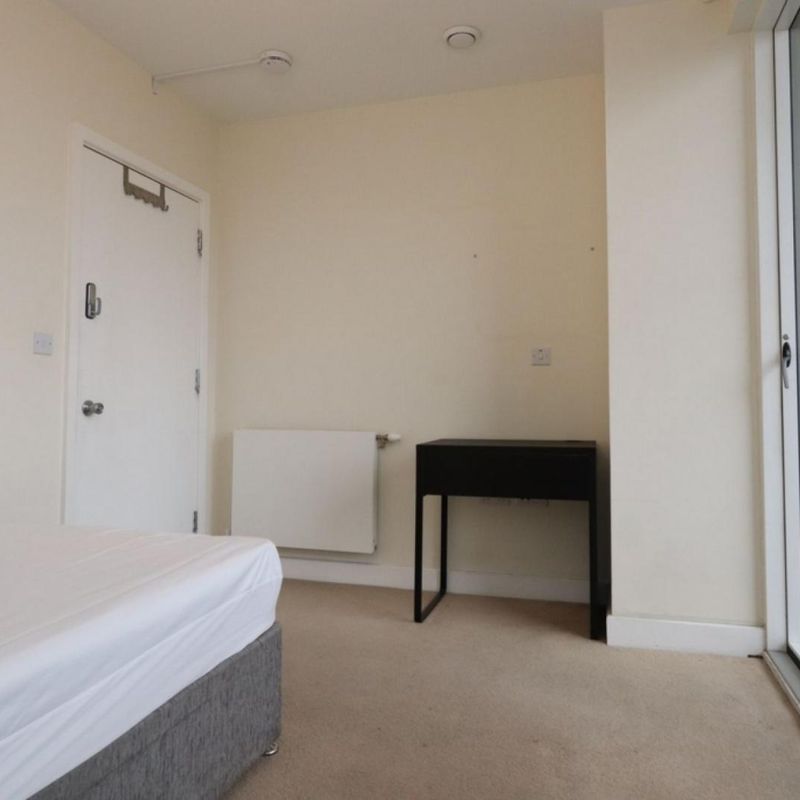 Welcoming double bedroom not far from Charlton train station Westcombe Park
