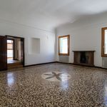 Rent 3 bedroom apartment of 182 m² in Vicenza
