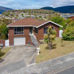 Rent 4 bedroom house of 205 m² in Hobart