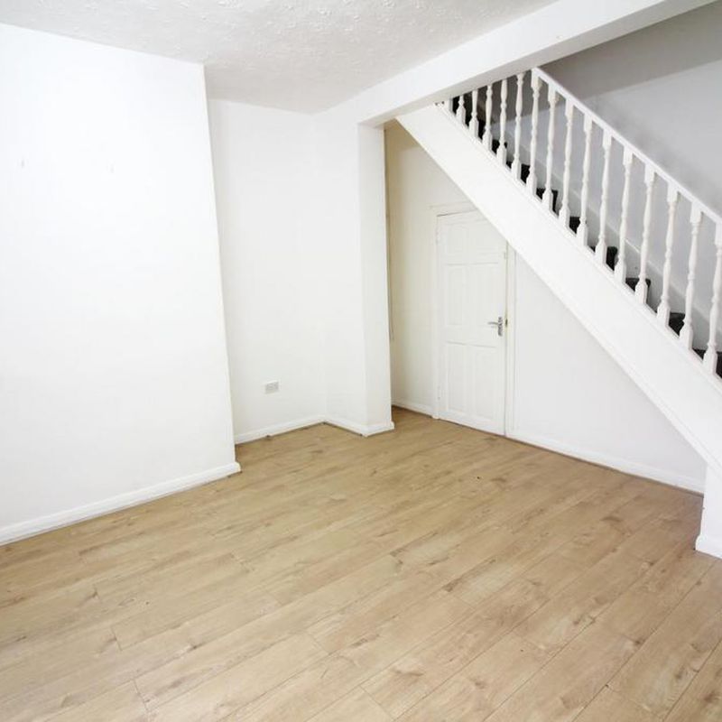 3 bedroom terraced house to rent Outwood Gate