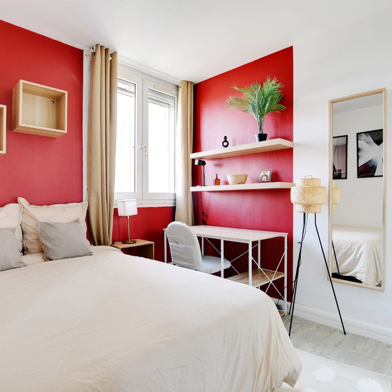 Move into this modern 10 m² room for rent in KremlinBicêtre