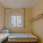 Rent a room of 74 m² in València