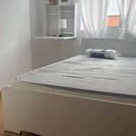 Rent a room of 82 m² in València