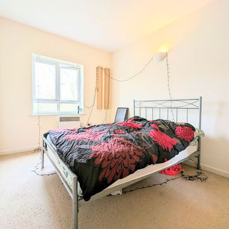 Flat to rent in Sovereign Heights, Colnbrook SL3 Brook Hill