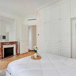 Rent 5 bedroom apartment of 205 m² in Paris