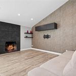 Rent 3 bedroom apartment of 190 m² in Granada Hills