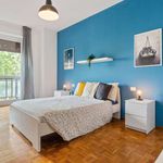 Rent a room of 92 m² in Milano