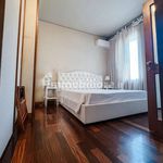 Rent 5 bedroom apartment of 155 m² in Verona