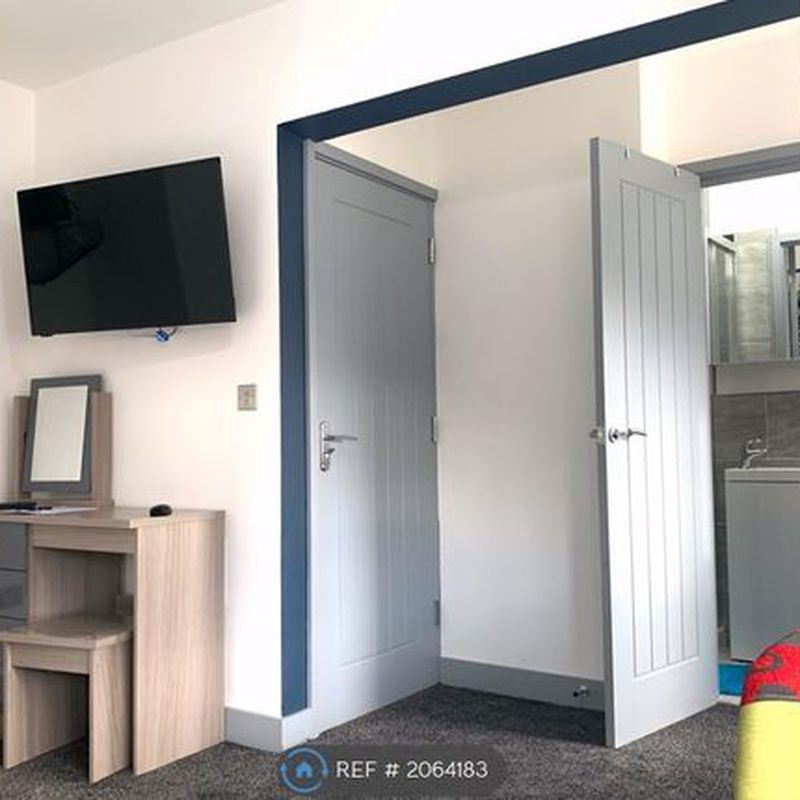 Room to rent in Littleover Lane, Derby DE23 Hillcross
