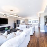 Rent 3 bedroom flat of 284 m² in London
