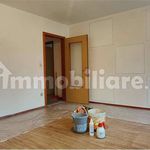 Affitto 4 camera appartamento di 80 m² in Rovereto