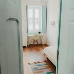 Rent a room of 250 m² in Porto