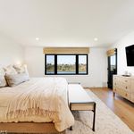 Rent 3 bedroom apartment of 174 m² in Newport Beach