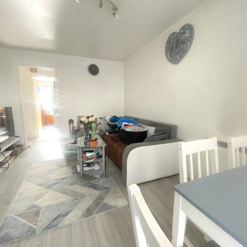 1 Bed Apartment Oakley Close Grays RM20 - JBrown International South Stifford