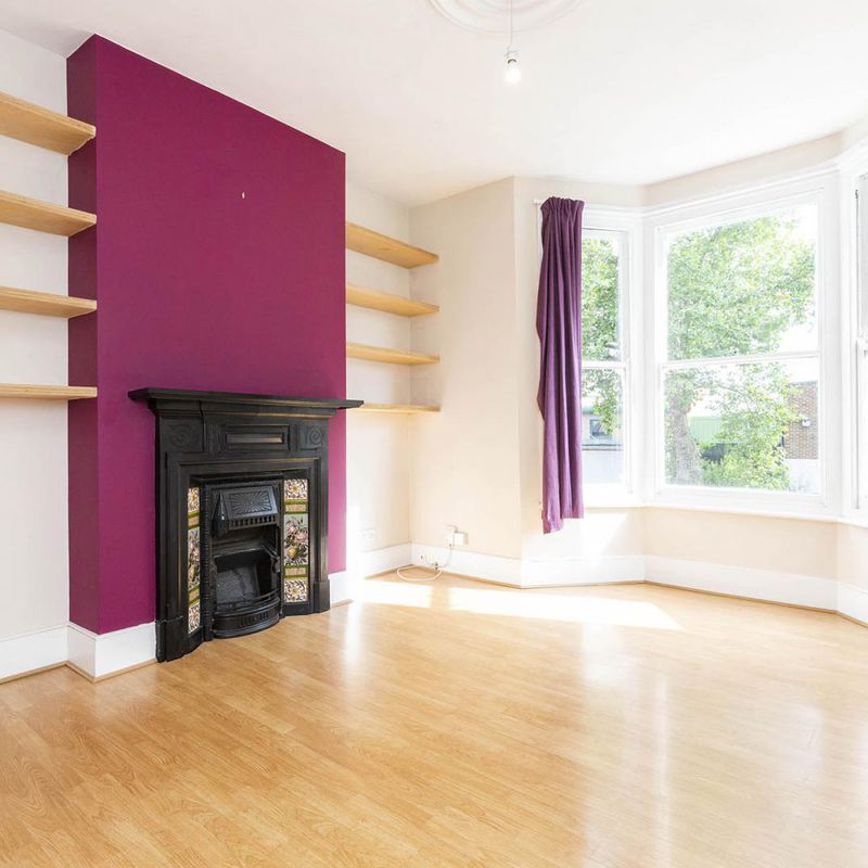 A Spacious property with 2 equally sized double bedrooms in a lovely conversion Hornsey