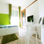 Rent a room of 215 m² in Milano