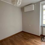 Affitto 3 camera appartamento di 100 m² in Arona