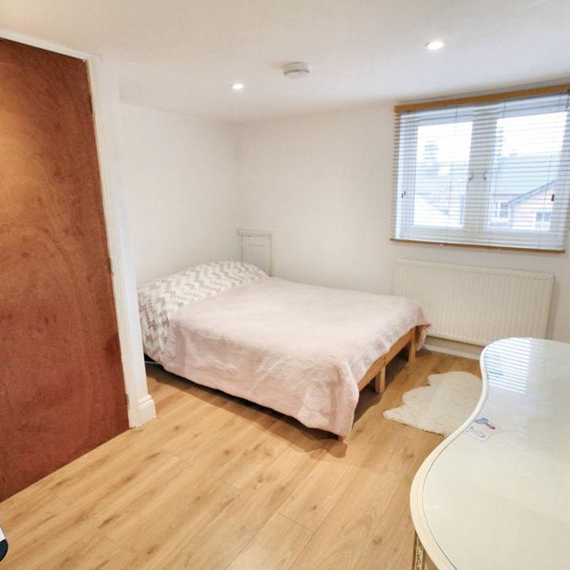 3 bedroom terraced house to rent Richmond Hill