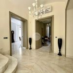 Affitto 7 camera casa di 300 m² in Napoli