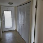 Rent 2 bedroom apartment of 990 m² in Margate